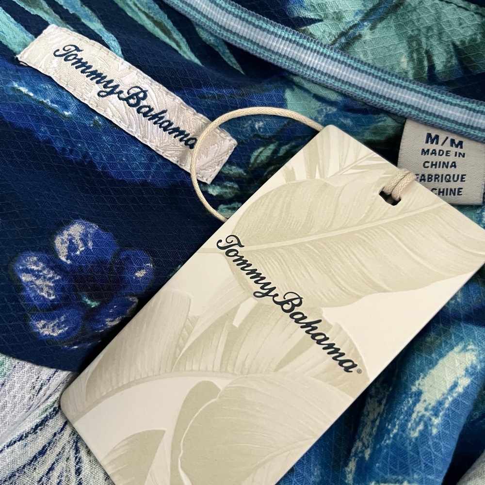 Tommy Bahama 100% silk Hawaiian shirt. Blues/greens floral. New. Size Medium - Picture 3 of 5